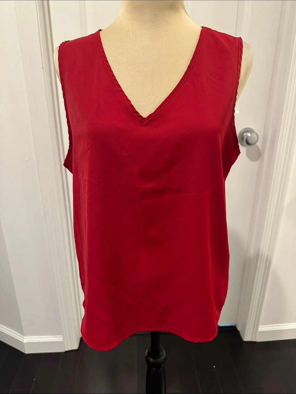 SHEIN Red V-Neck Sleeveless Camisole